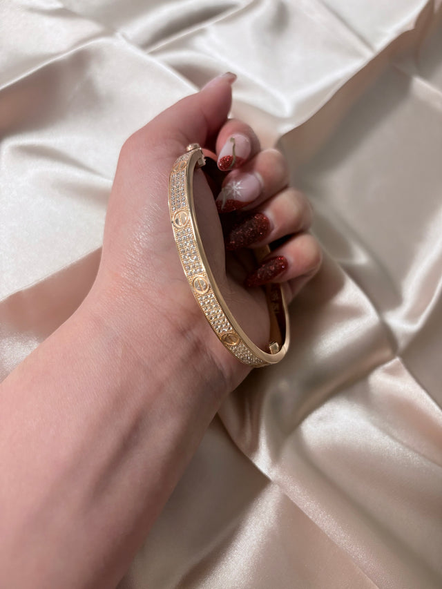 Elegant Gold Bracelet (CARTIER)